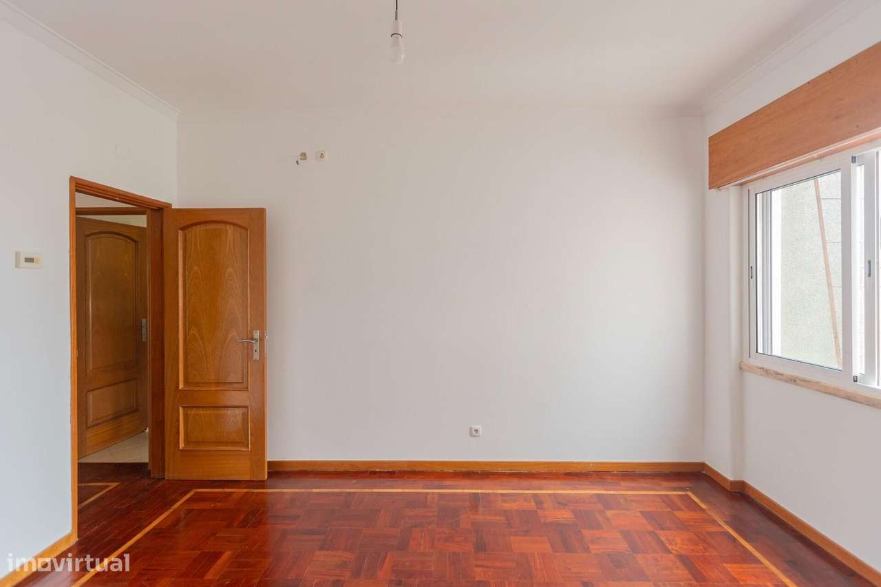 T2 Duplex com 101 m2 e 2 WC – Um apto. diferente na Amadora-24