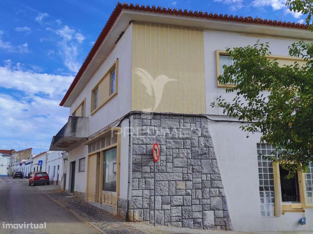 Moradia T4 com 2 pisos independentes - habitação e antigo espaço co... - Grande imagem: 2/37