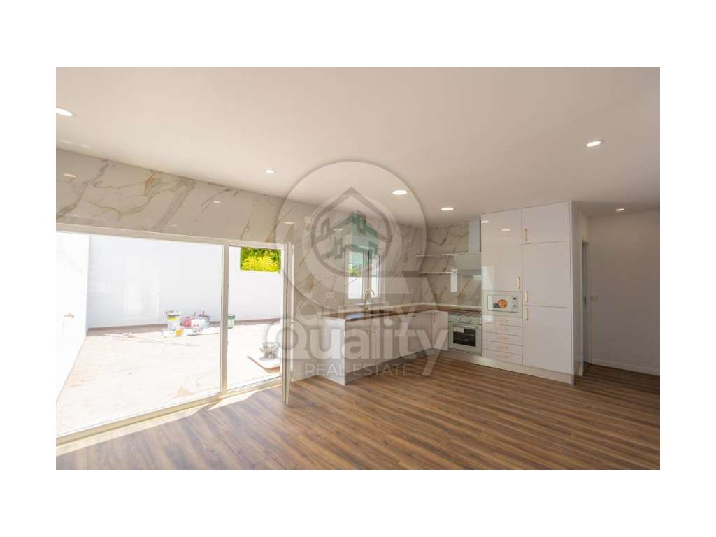 Moradia em Banda T2 com Logradouro em Setúbal - Grande imagem: 2/42