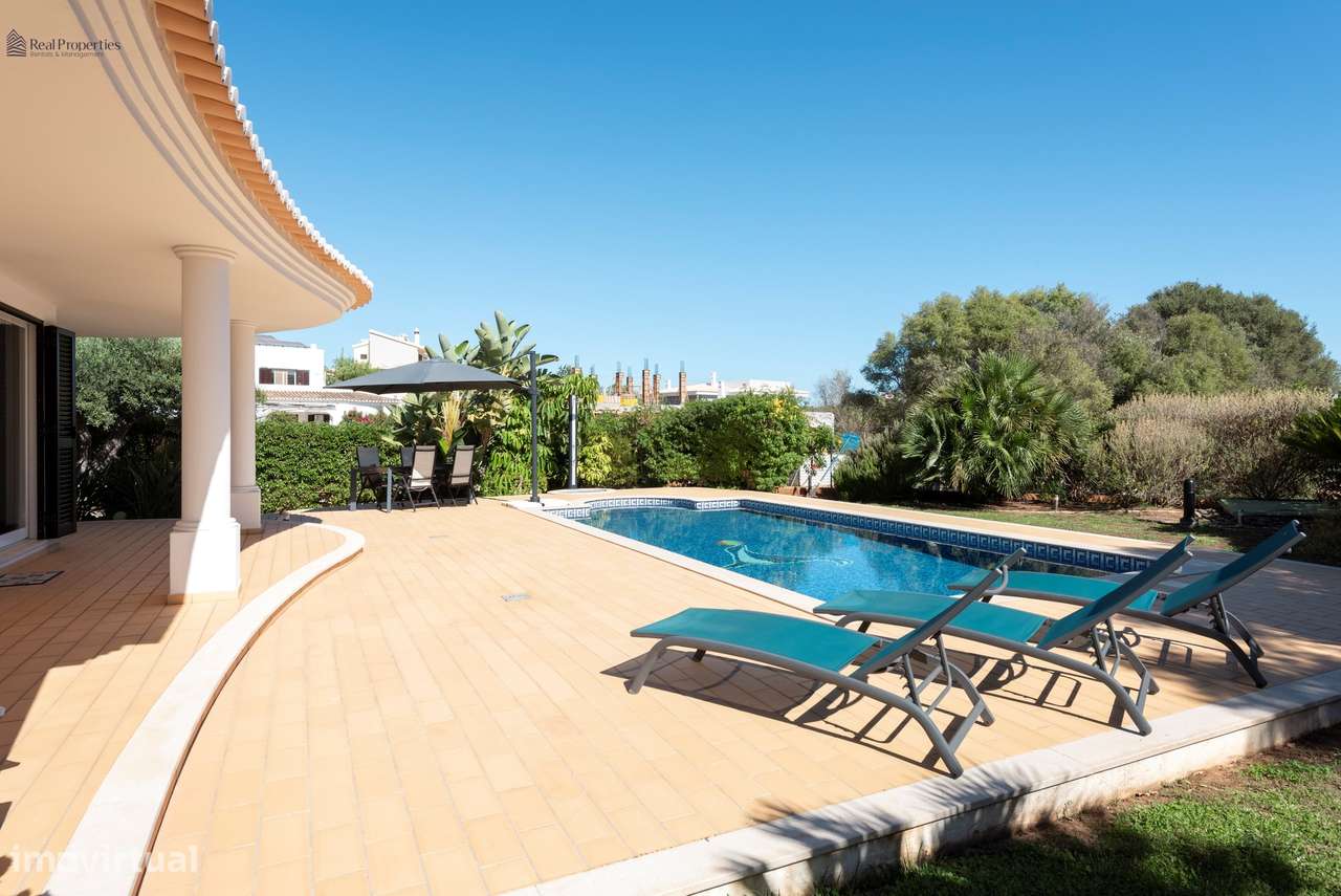 Moradia Térrea T4 Isolada em Albufeira – Um Refúgio de Luz, Conforto e-33