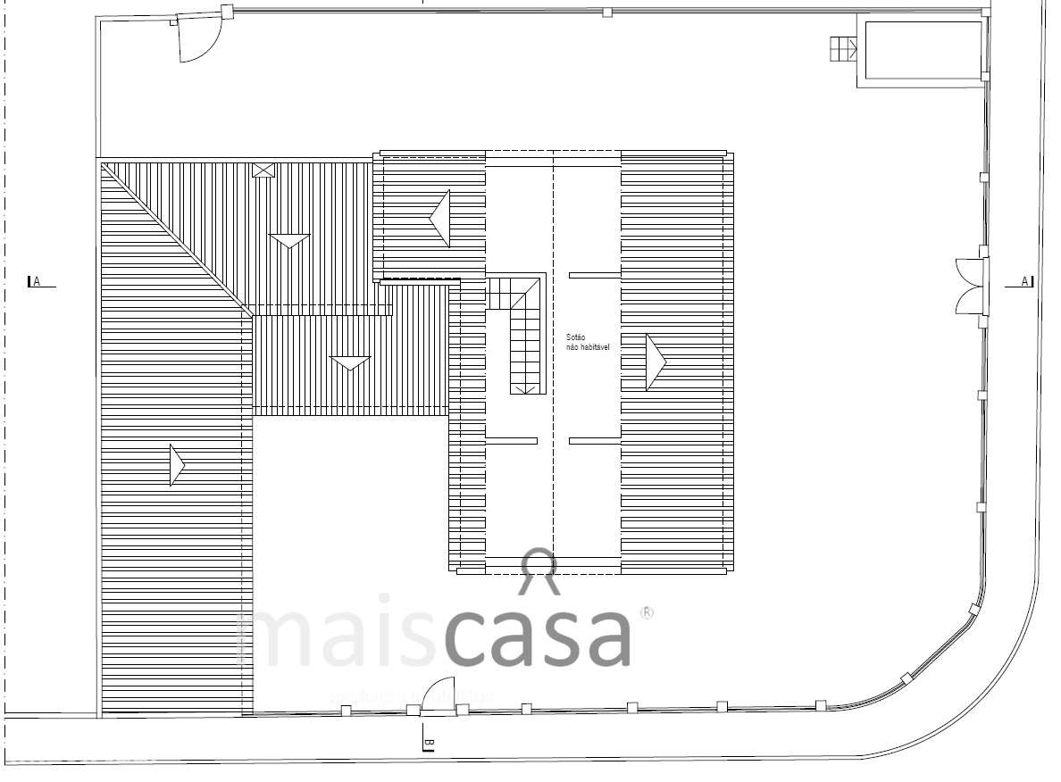 Moradia T2 com Quintal, Anexos e Garagem !-19
