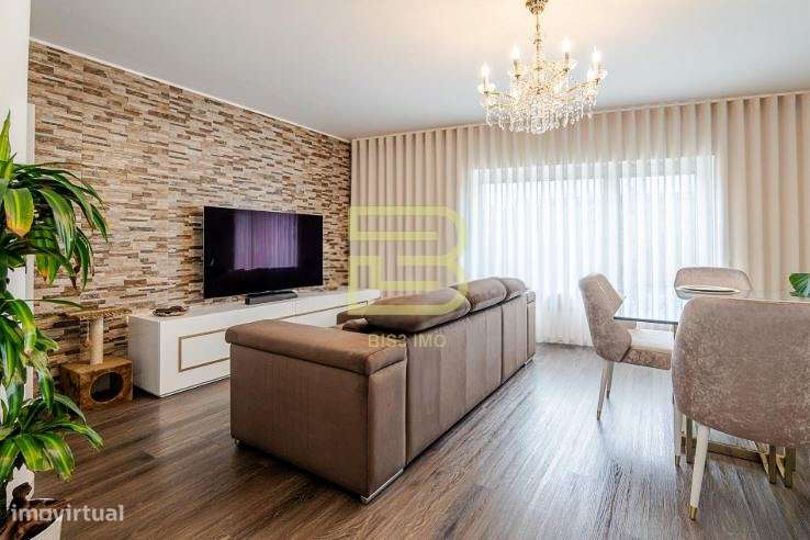 Apartamento T3 mobilado, convertido num T2(possibilidade de reverter p-11