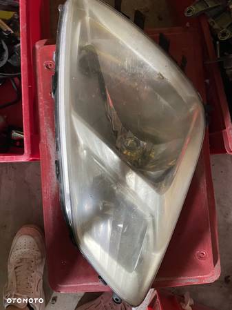 Lampa prawa przednia uszkodzona Toyota Prius 04-09r. - 1