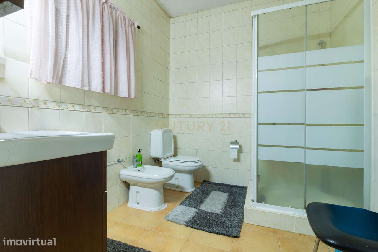 Venda de Moradia, Comércio e Oficina Automóvel na Marinha Grande - Grande imagem: 4/31