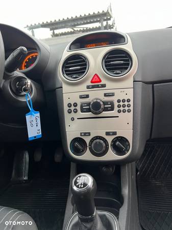 Opel Corsa 1.4 16V Cosmo - 12
