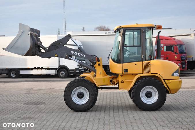 Volvo L30B PRO tylko 4040 mth  łyżka + widły - 4