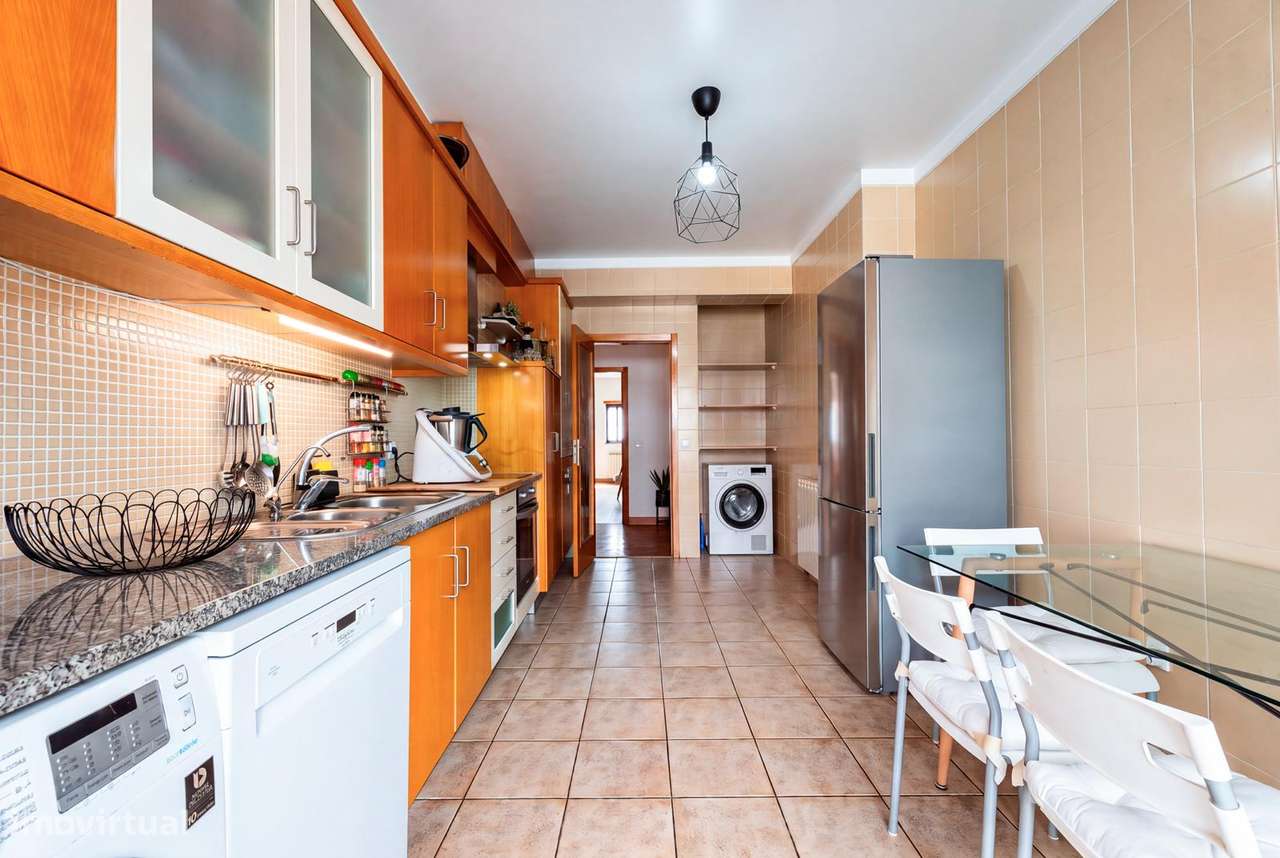 Apartamento T3, com vista castelo, na Urb. Vale do Mocho, em Leiria-22