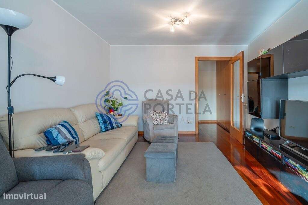 T3 com três frentes e três varandas em Paranhos - Grande imagem: 3/28