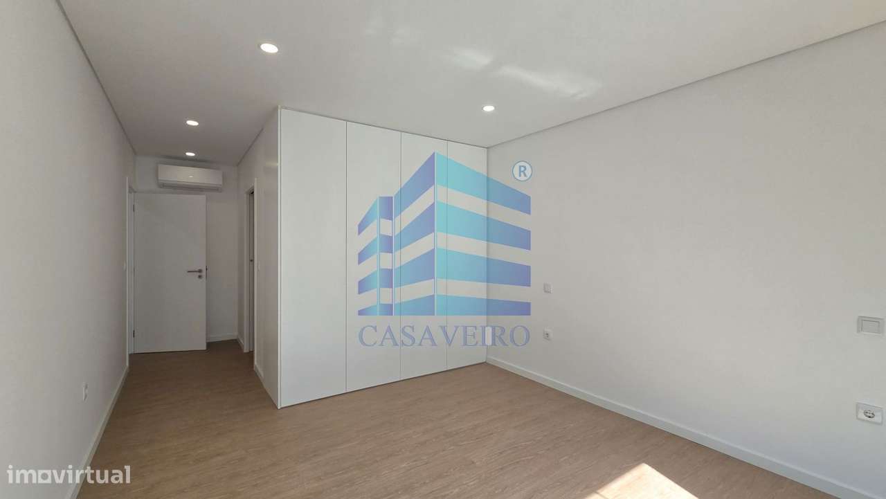 Apartamento T2  com varanda no centro de Esgueira-10