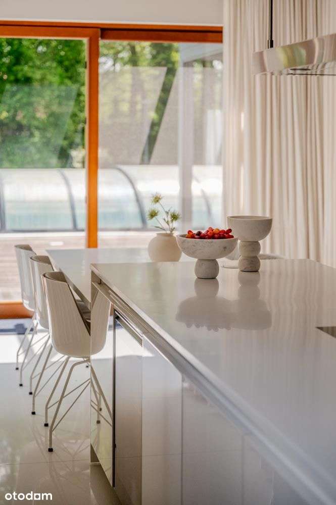 Willa z basenem i dużym ogrodem w Wilanowie-5