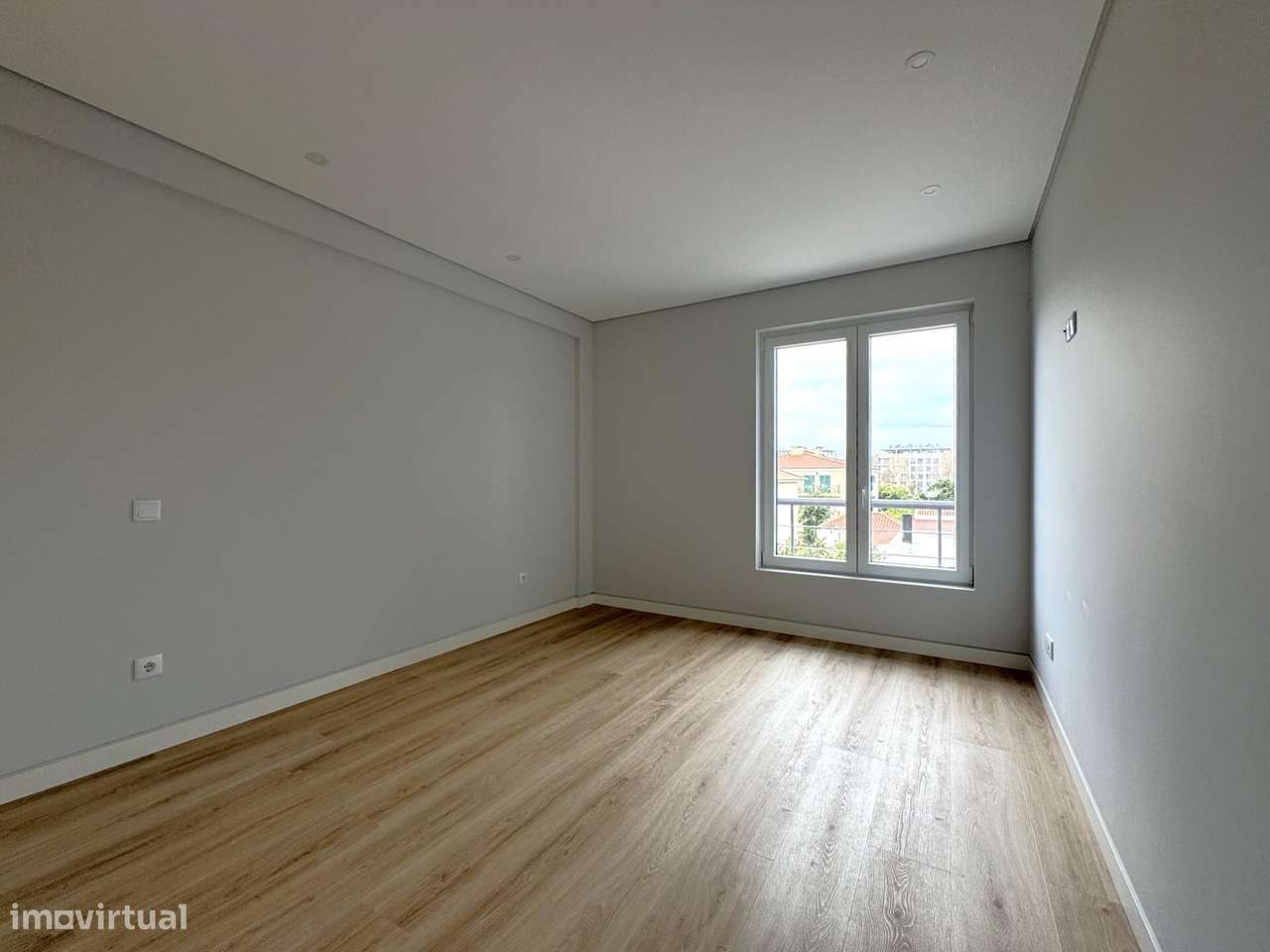 Apartamento T3 novo com Mezzanine e estacionamento no centro de Carcav-22