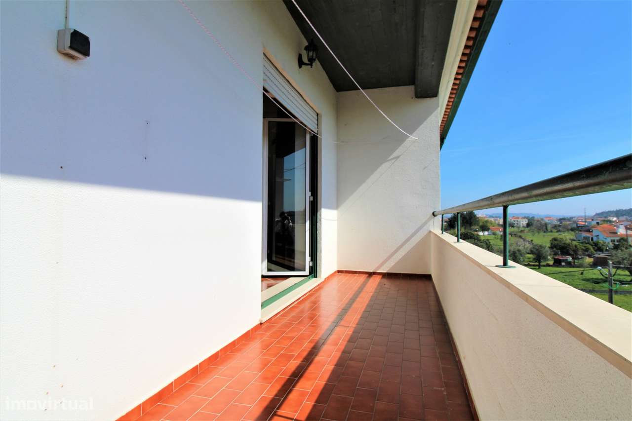 Apartamento T3 com Garagem, Granja do Ulmeiro-16