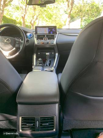 Lexus NX 300h Executive+ - 27