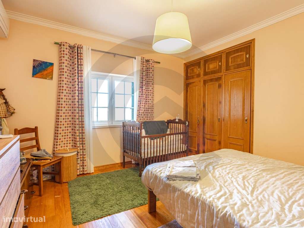 Moradia T4 com piscina e terreno urbano junto à Barragem do Castelo...-9