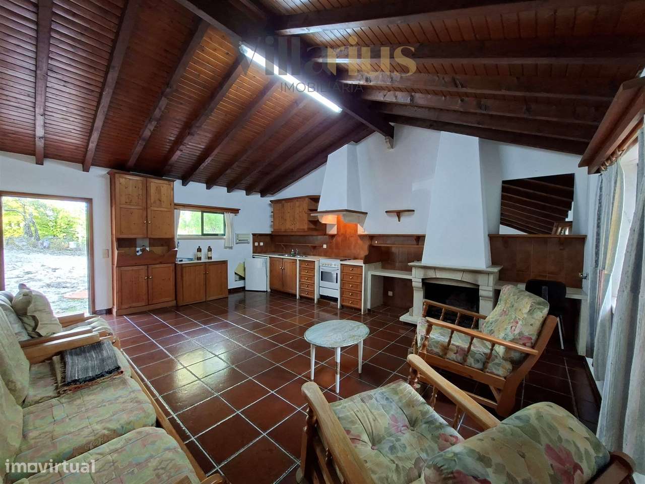 Moradia Térrea com Terreno Extenso a 3 min de Alverangel-8