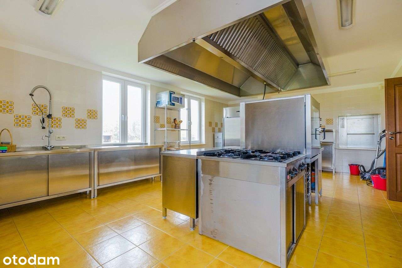 Posiadłość z hotelem i stadniną koni-17