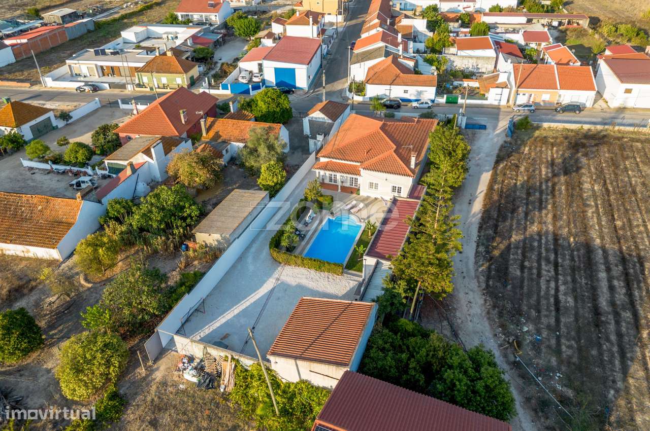 Moradia T3 + 3 com piscina em Fazendas de Almeirim - Grande imagem: 1/52