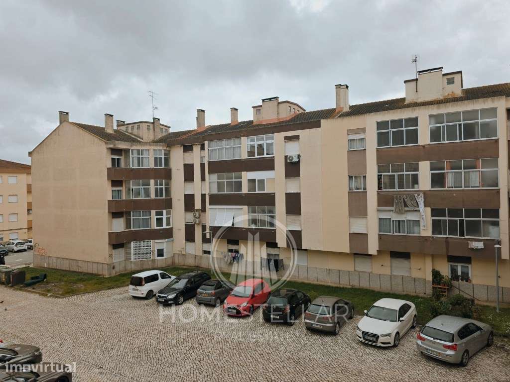 Apartamento T3 com varanda e arrecadação-6