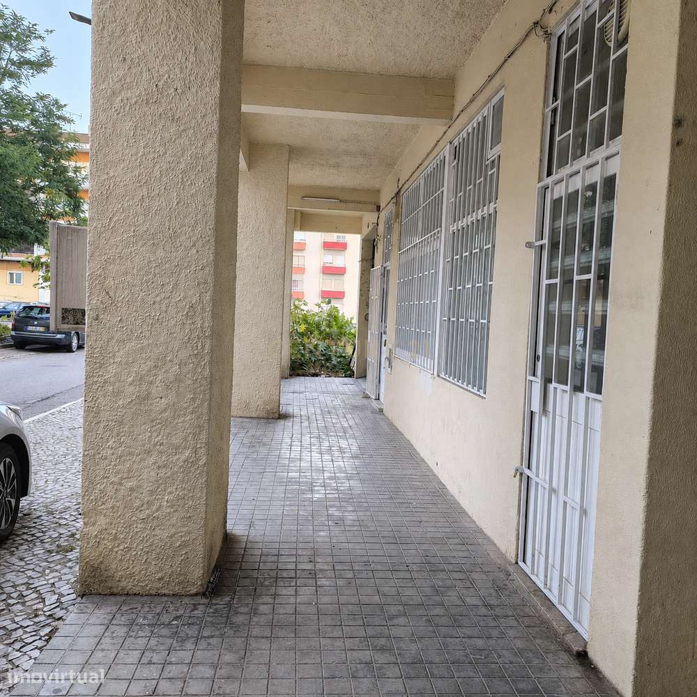Nua-Propriedade de Loja no Barreiro, 78 m², extração de fumos, 2 porta-11