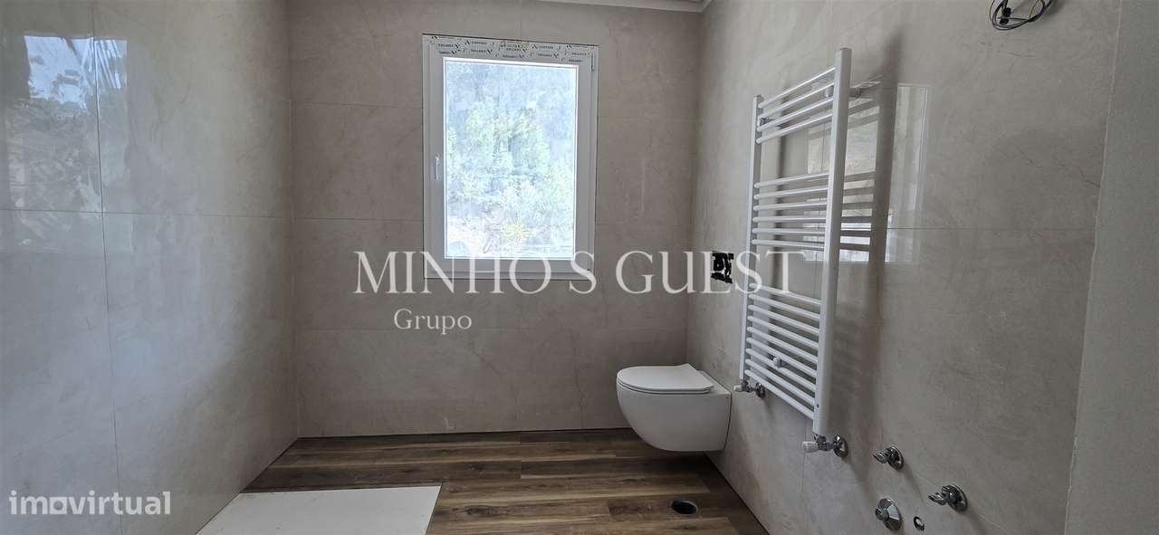 Moradia Individual V3 Nova c/ Piscina, Churrasqueira e Jardim em Espin-13