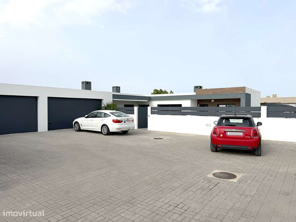 Moradia T4 térrea com 230m2 em condomínio privado, Azeitão-38