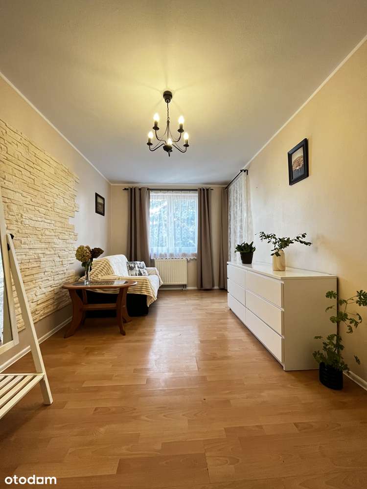 Żerniki - Kawalerka z oddzielną kuchnią-1