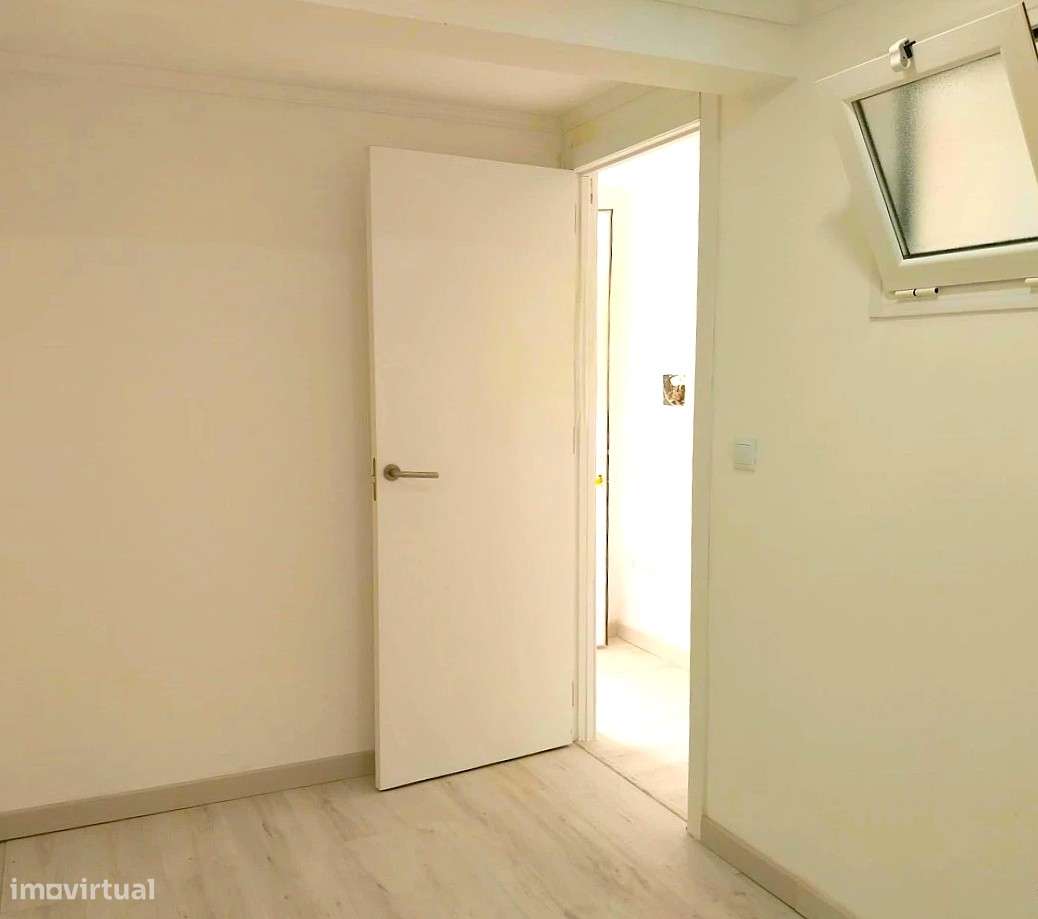 Loja T1 Venda em Corroios,Seixal - Grande imagem: 4/8