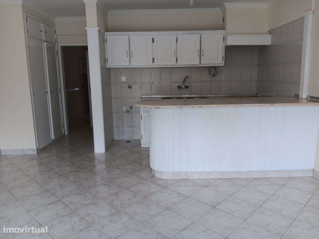 T1 Magoito com varanda e parqueamento-18