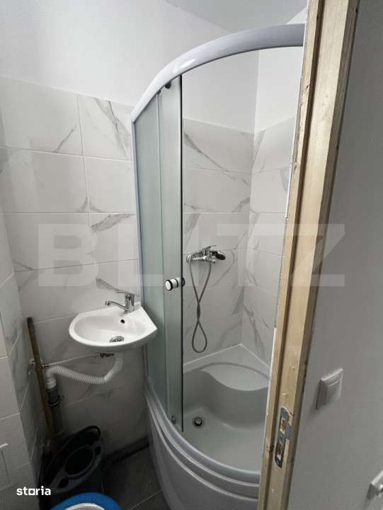 Camera de vanzare, 13mp, complet renovata, zona Tractorul - Imagine principală: 4/5