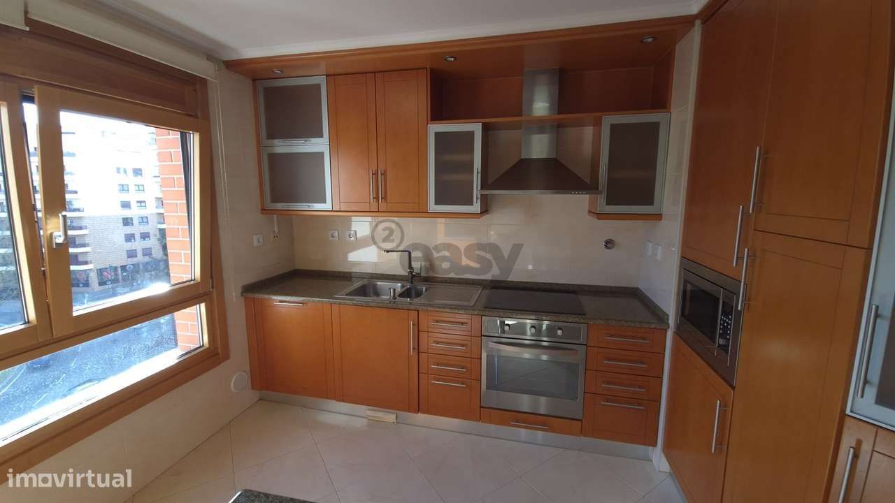 T3 nas Colinas Cruzeiro com 4 parqueamentos - Grande imagem: 3/34