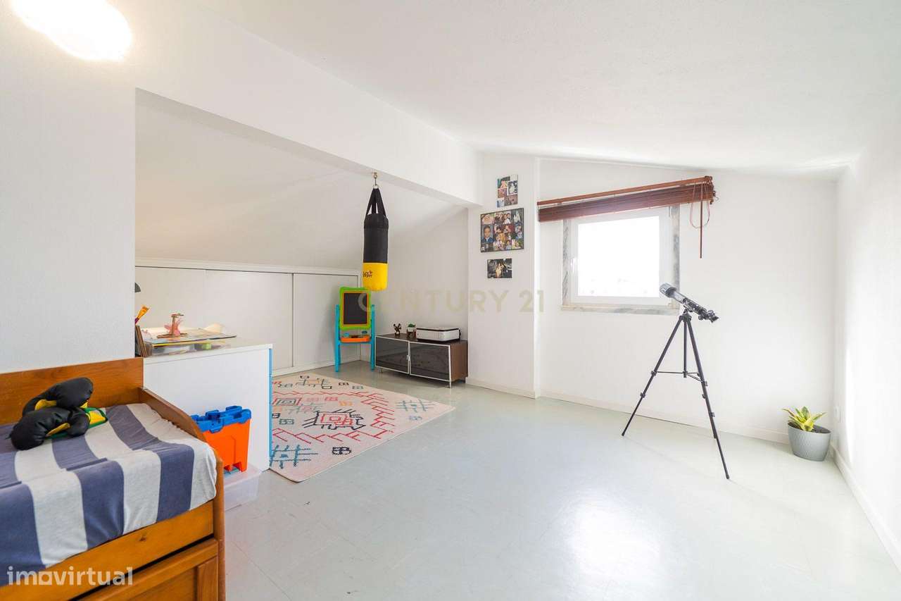 Propriedade com duas moradias geminadas-31