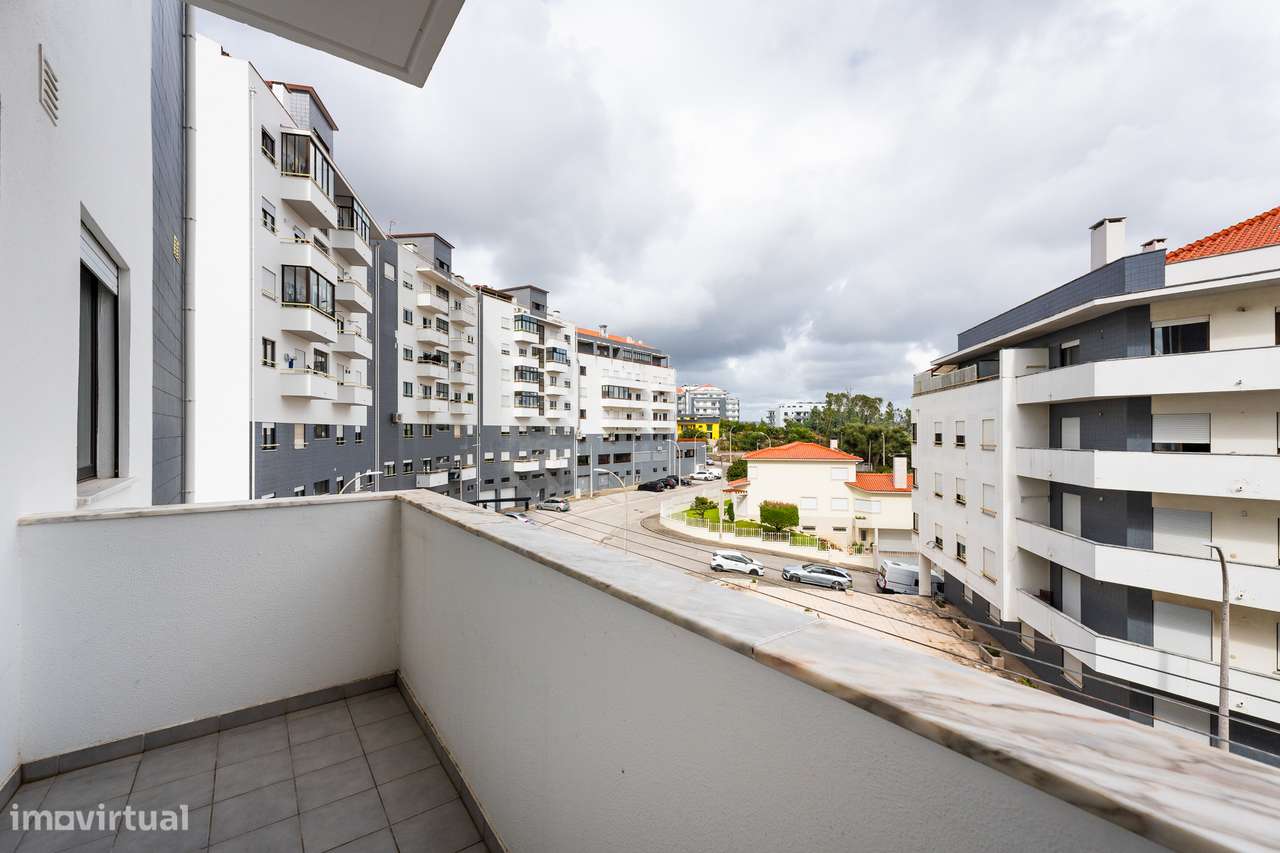 Apartamento T3, com vista castelo, na Urb. Vale do Mocho, em Leiria-11
