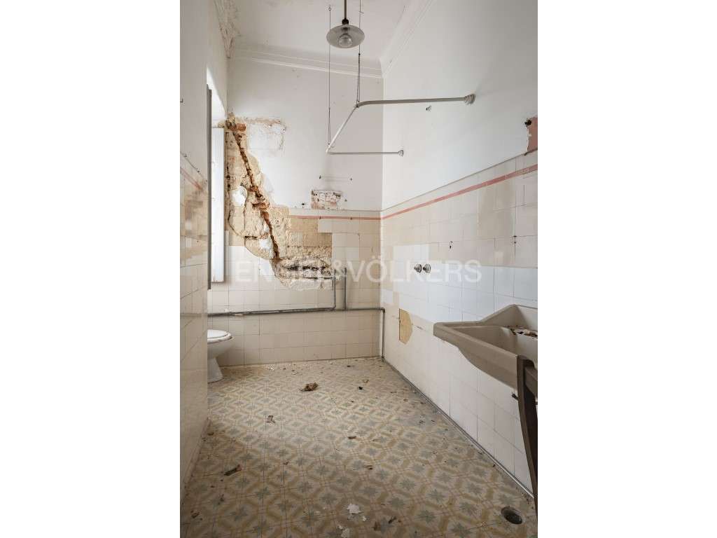 Predio para oportunidade de investimento em Arroios-9