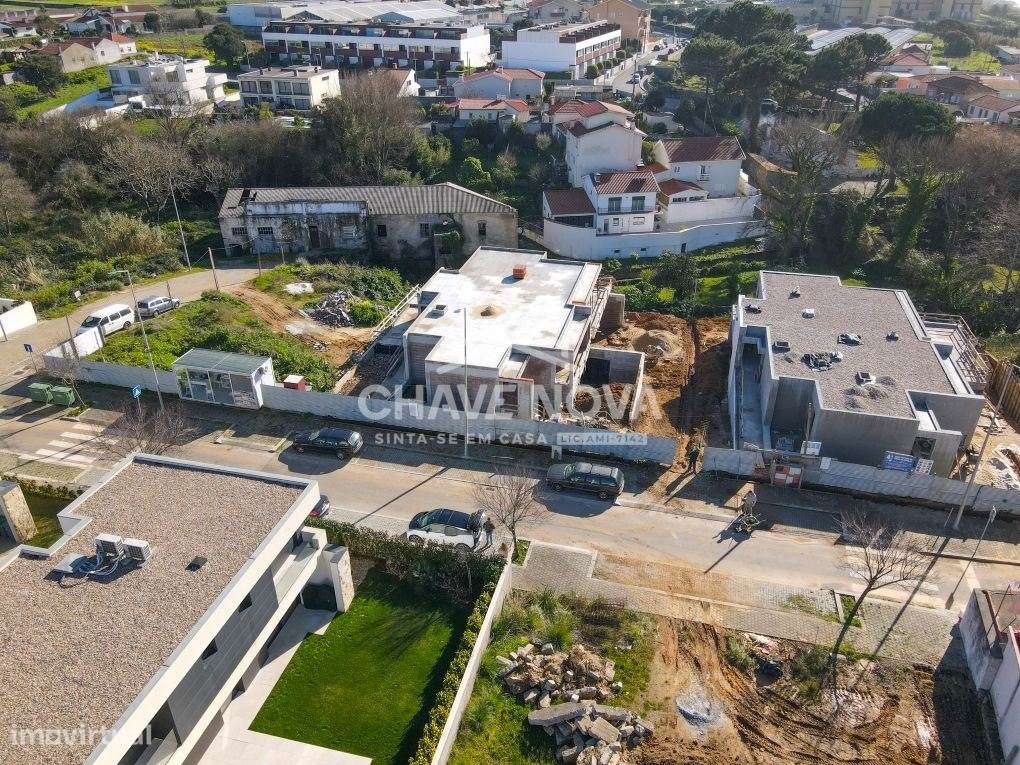 Moradia T3+1 de Luxo c/Piscina em S.Félix da Marinha | a 400m da Praia - Grande imagem: 4/9