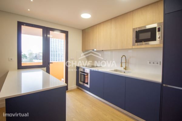 Apartamento T3, 2º andar com elevador, Avenida da Boavista