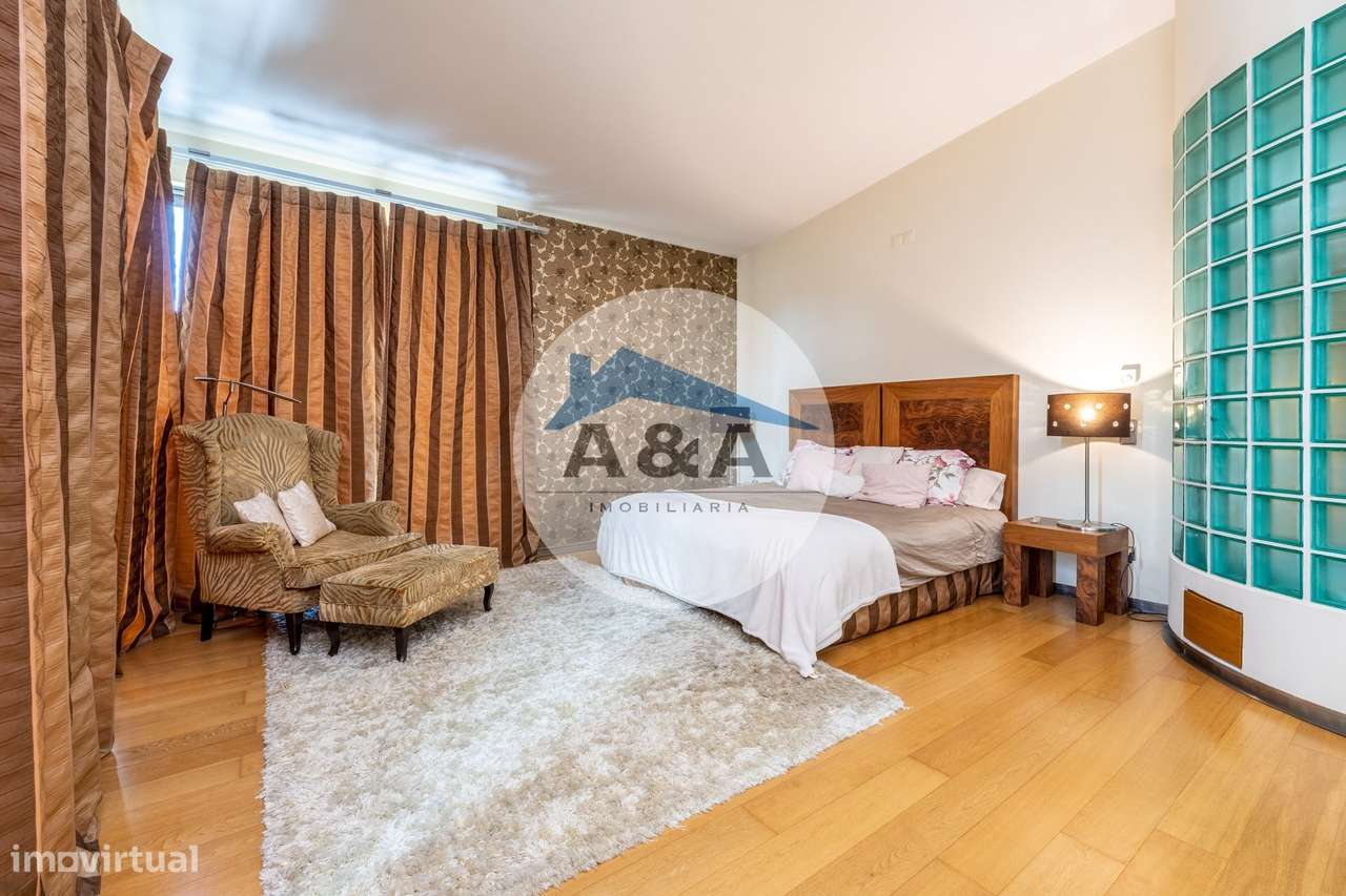 Exclusiva Propriedade de Luxo com Áreas Generosas e Próxima das Praias-38