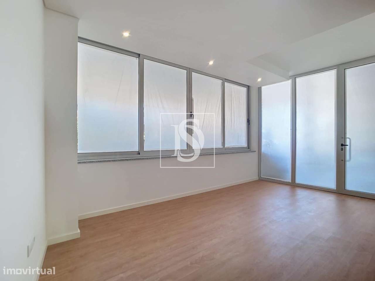 Apartamento T2 com duas suites, lugar de garagem e arrumos em Ermesind - Grande imagem: 5/40