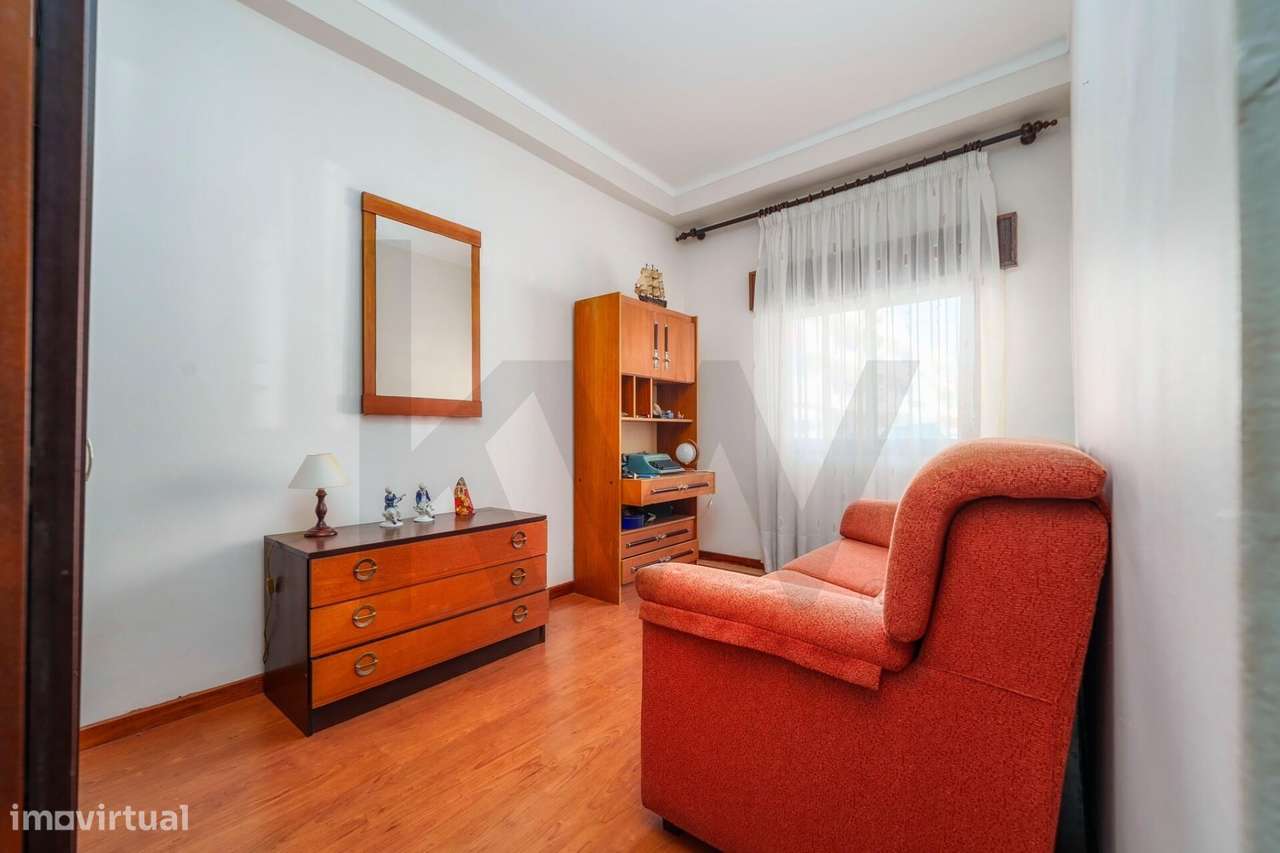 Apartamento T3 com espaço exterior no centro de Vila Real de Santo Ant-14