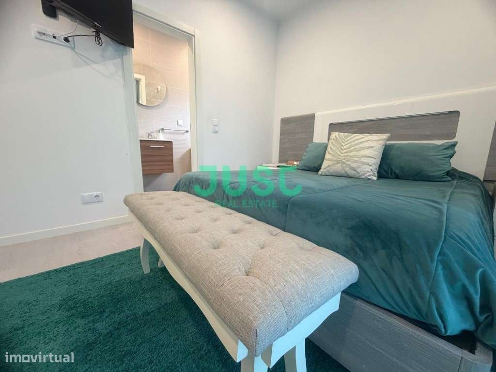 Moradia isolada, T3, seminova com garagem e piscina na Quinta do Conde-33