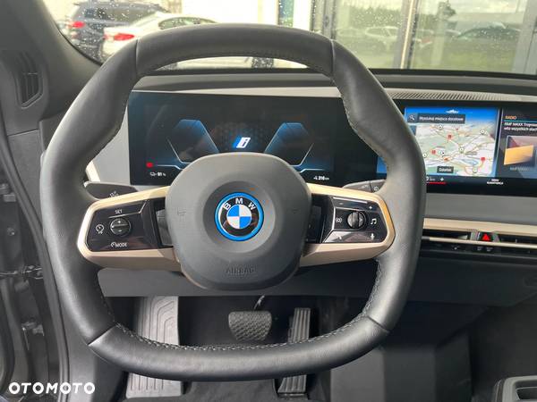 BMW iX xDrive40 Signature - 12