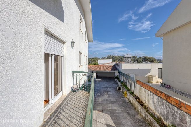 Moradia T5 em S. Félix da Marinha com garagem próximo da praia-29