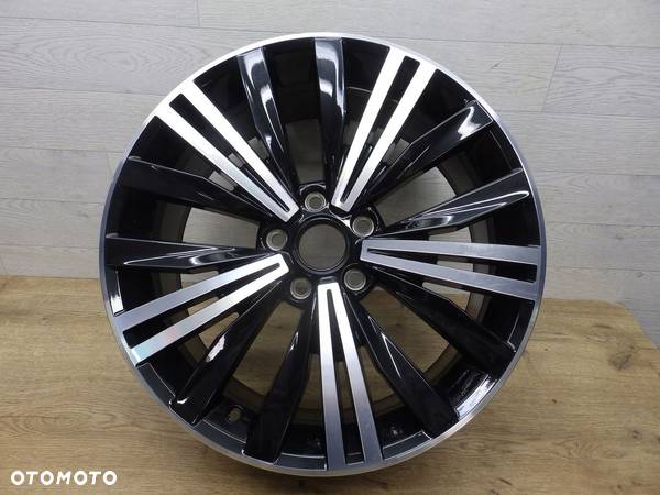 Felga aluminiowa R18 VW Tiguan II 5NA 7Jx18H2 Et43 5x112 5NA601025 AB - 1