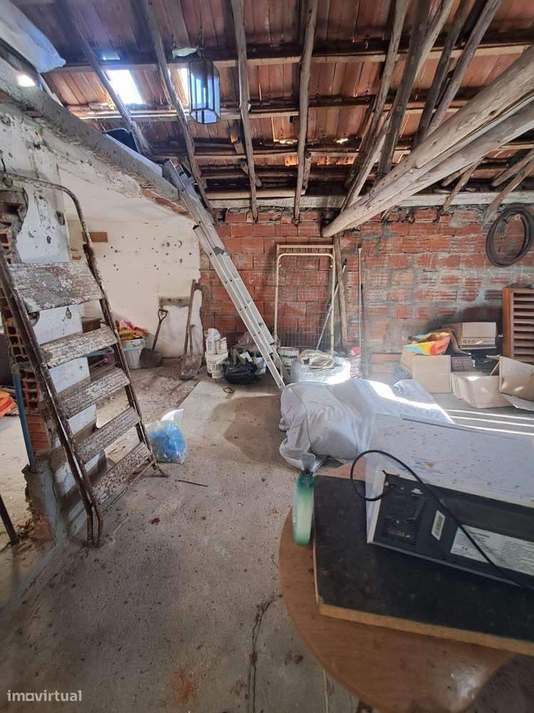 Moradia T4 térrea com terreno na Pedra de Cima – Conforto e tranquilid-19