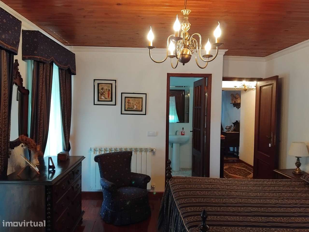 Moradia de Grande Dimensão com Potencial Habitacional, Turístico e de-31