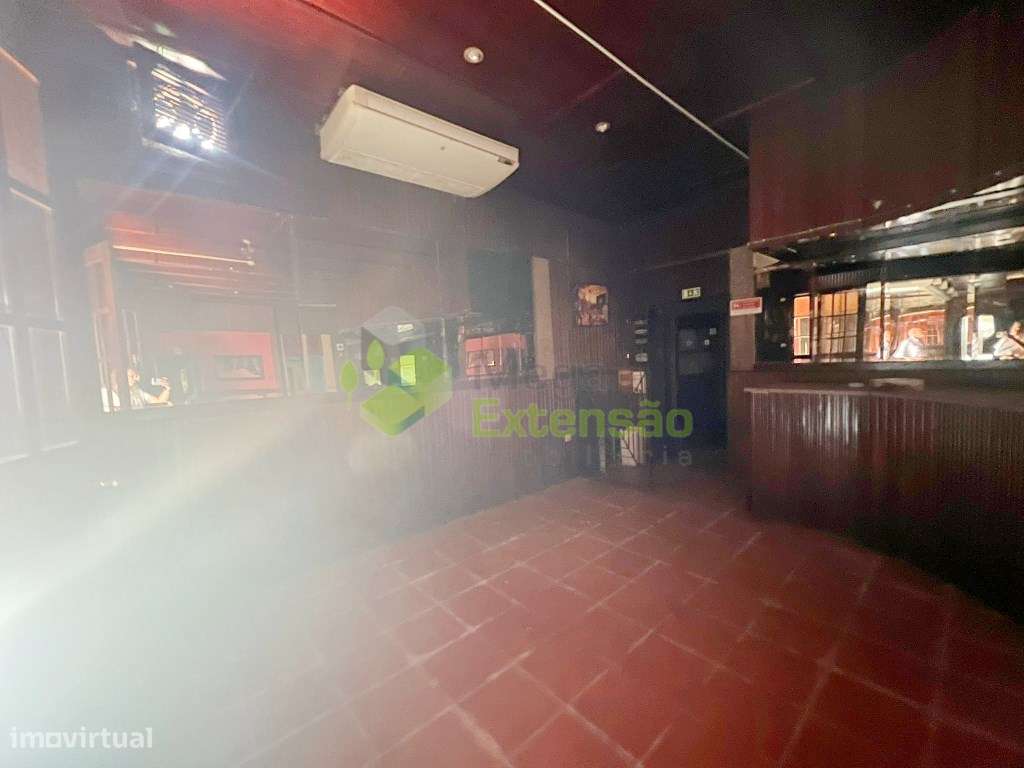 Antigo bar, para recuperar, perto de Alcoentre - junto à A1, com lo...-11