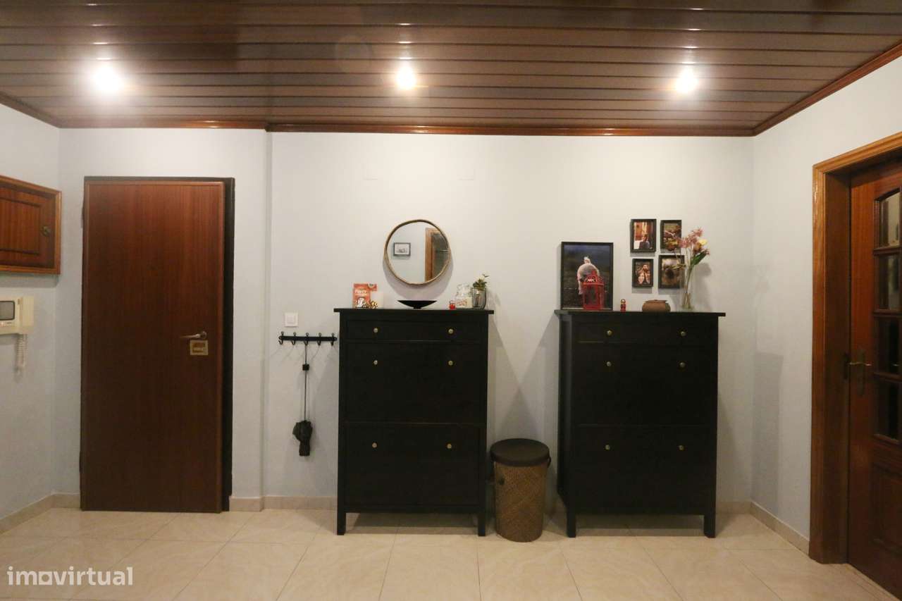 Encantador T2 em Massamá próximo de comércio e serviços! - Grande imagem: 5/17