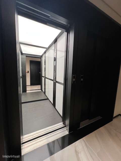 T3 Novo * V. N. Gaia Suite Varanda Tipo Terraço Lug Garag Duplo Metro-7