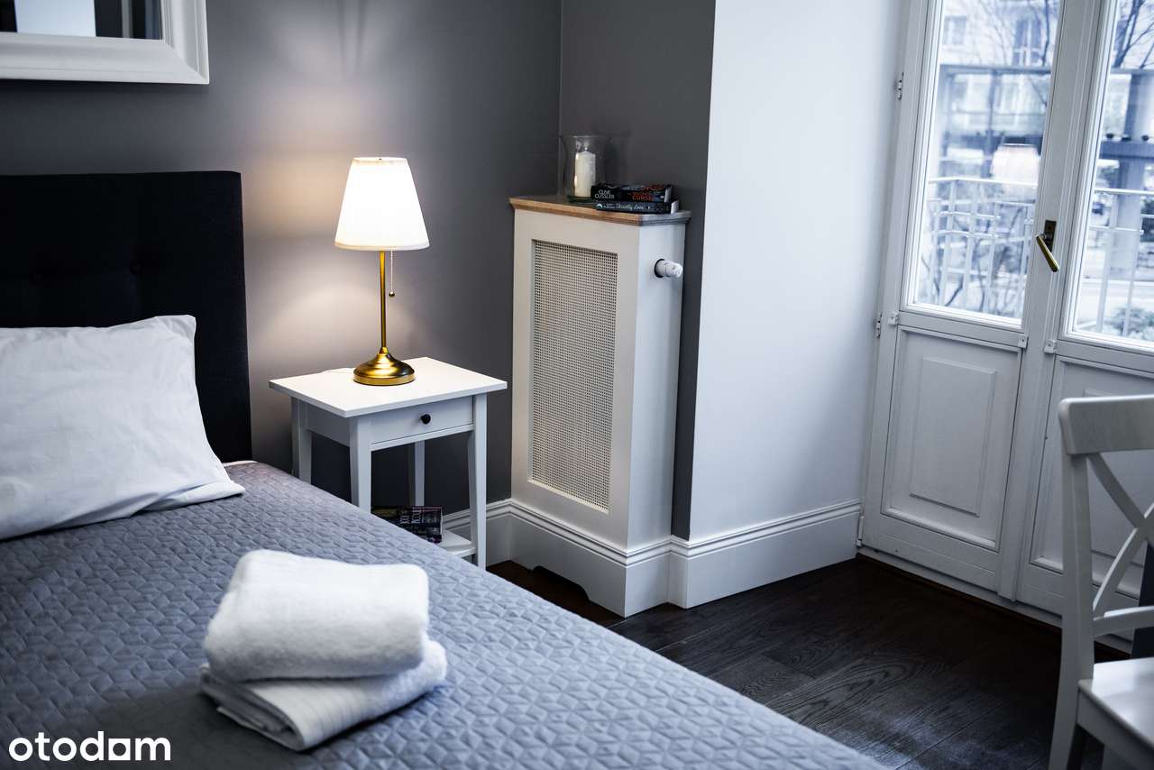 Kawalerka, Hoża 50, lokalizacja TOP-6