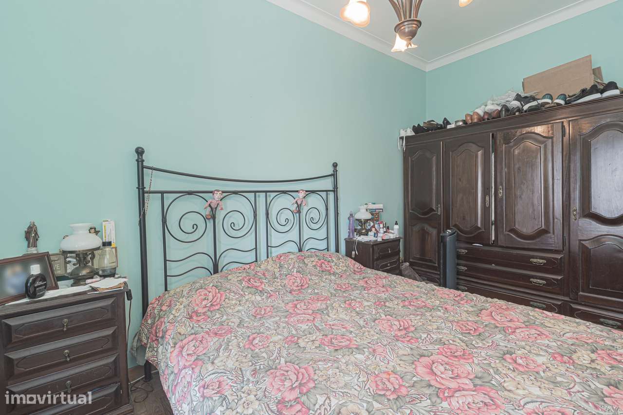 Apartamento T4 transformado em T3 no Laranjeiro-13