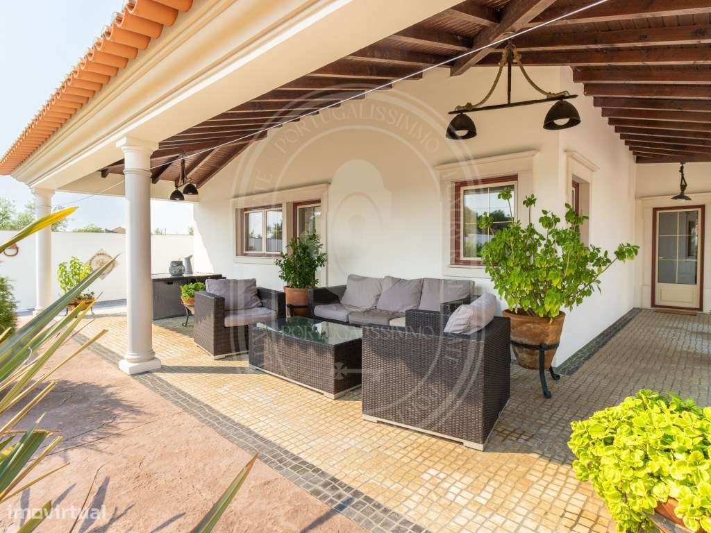 Moradia de Luxo T4+2, Remodelada, Mobilada, Piscina, Salão de Jogos...-34